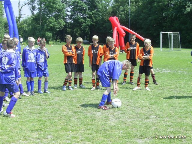 voetbaltoernooi edward roozendaal 100